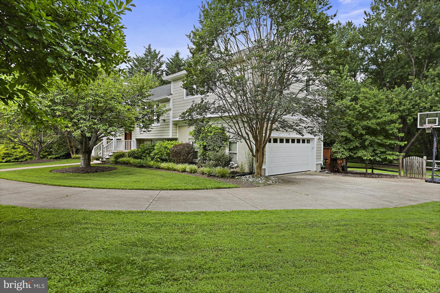 1681 Abbey Oak Dr