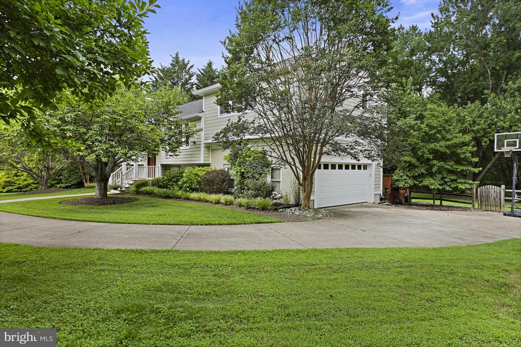 1681 Abbey Oak Dr
