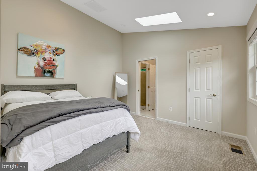 1681 Abbey Oak Dr