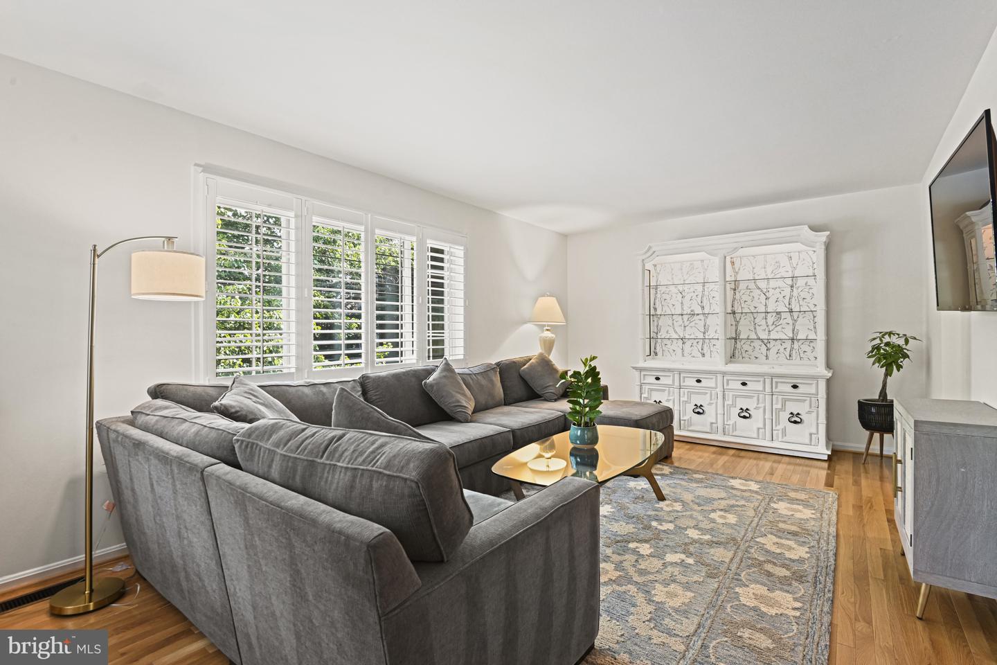 8178 Electric Ave
