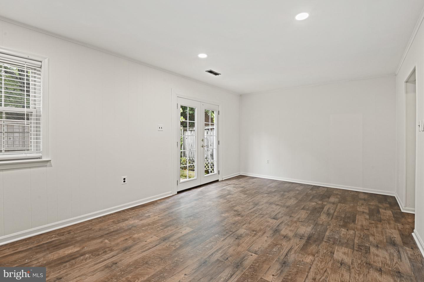 8178 Electric Ave