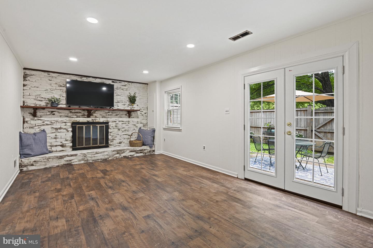 8178 Electric Ave