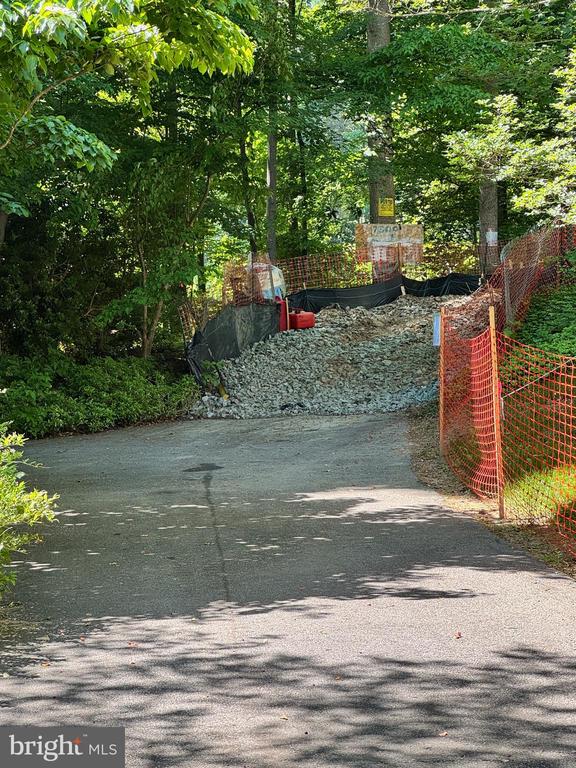 EDGE CREEK LANE