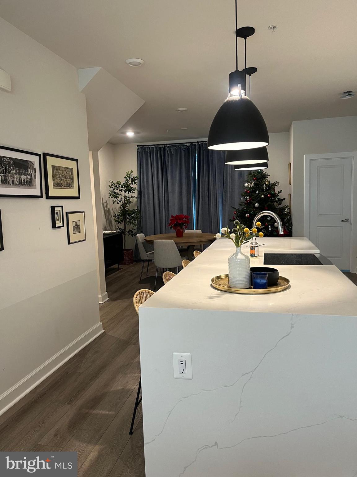 209 MARKET SQUARE NW 17