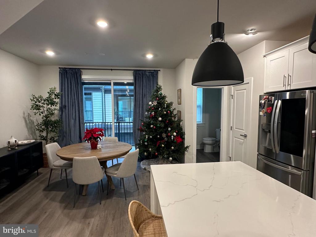 209 MARKET SQUARE NW 17