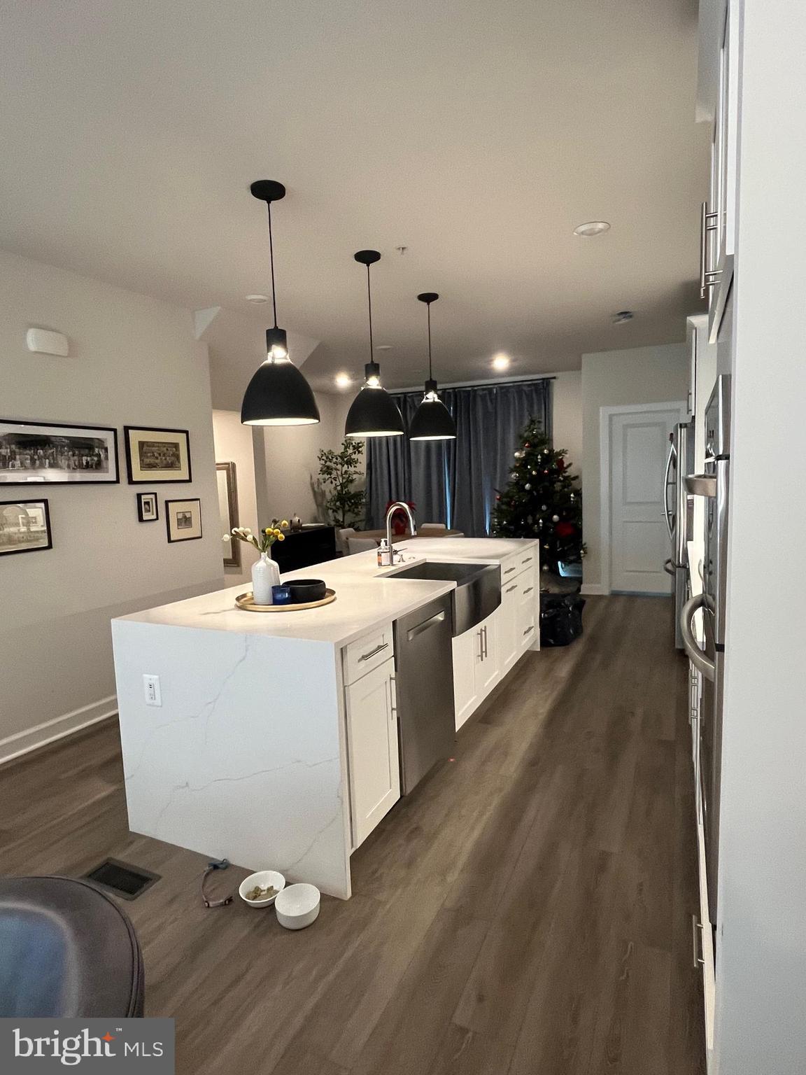 209 MARKET SQUARE NW 17