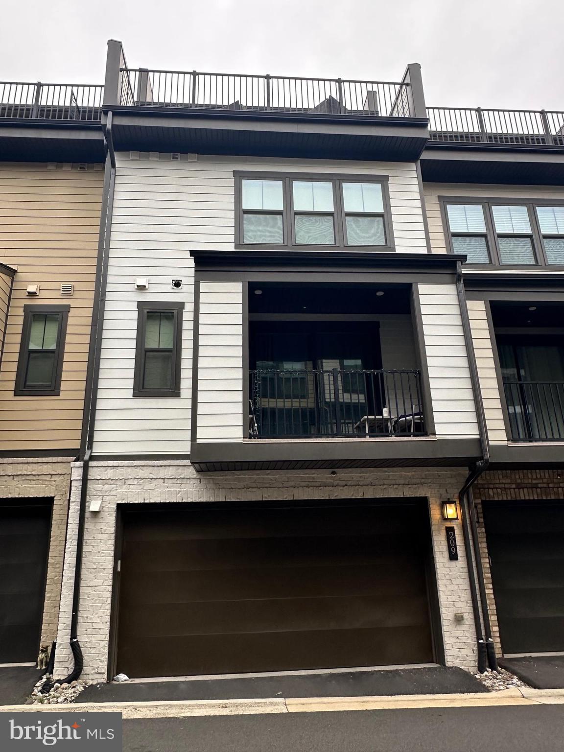 209 MARKET SQUARE NW 17