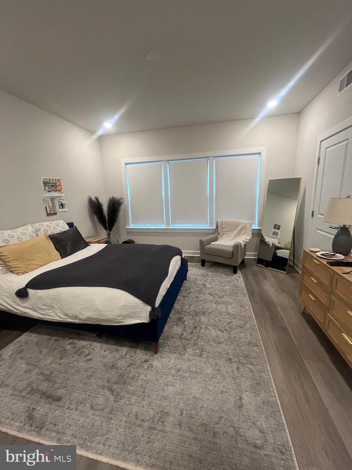 209 MARKET SQUARE NW 17