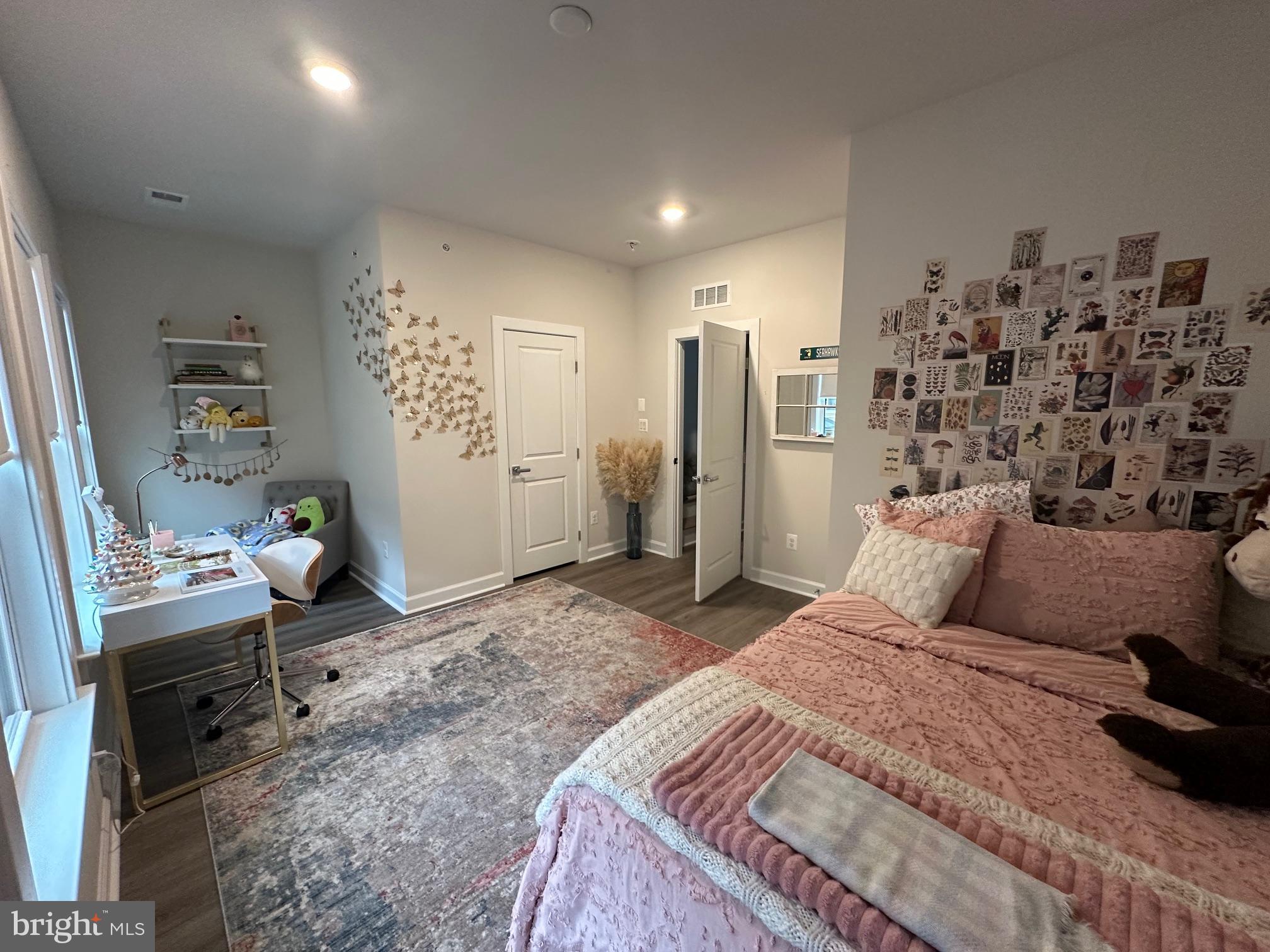 209 MARKET SQUARE NW 17