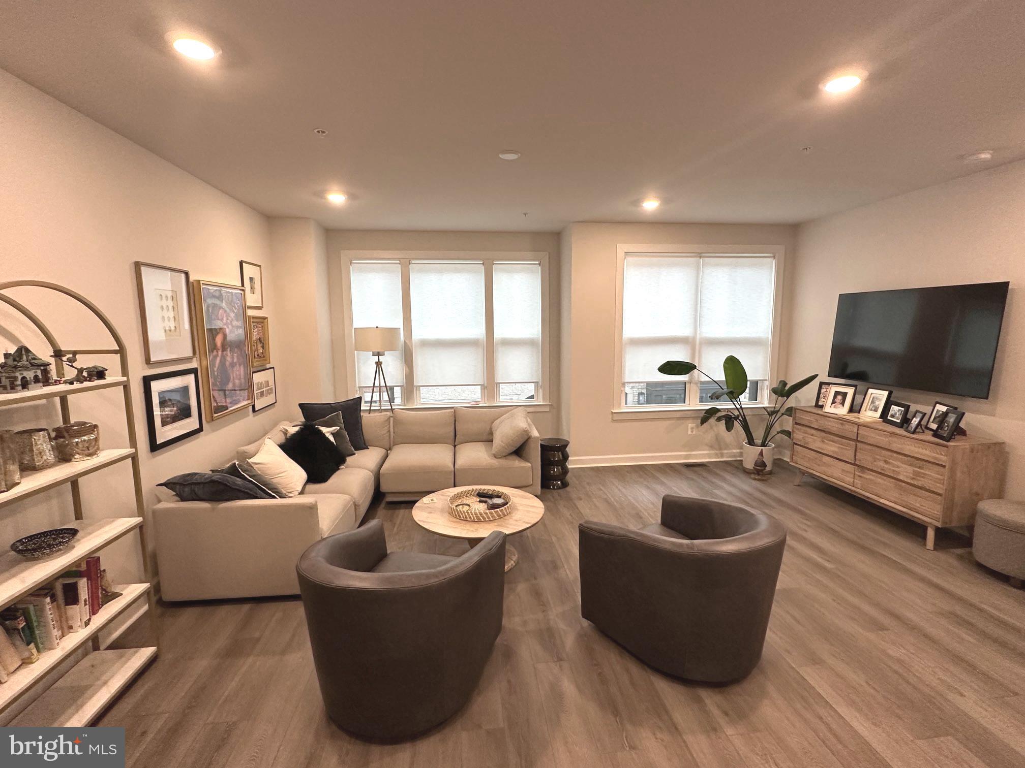 209 MARKET SQUARE NW 17