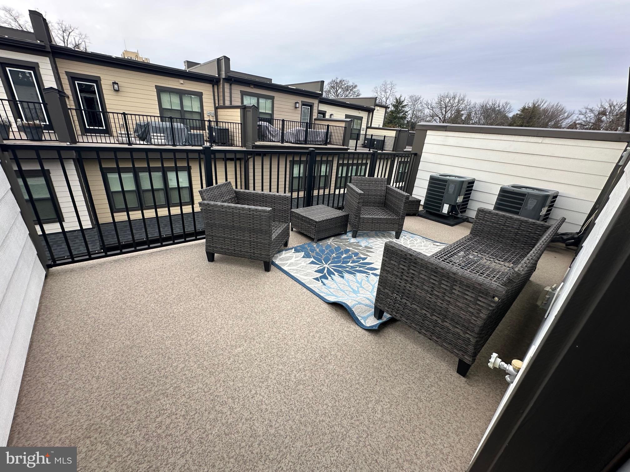 209 MARKET SQUARE NW 17