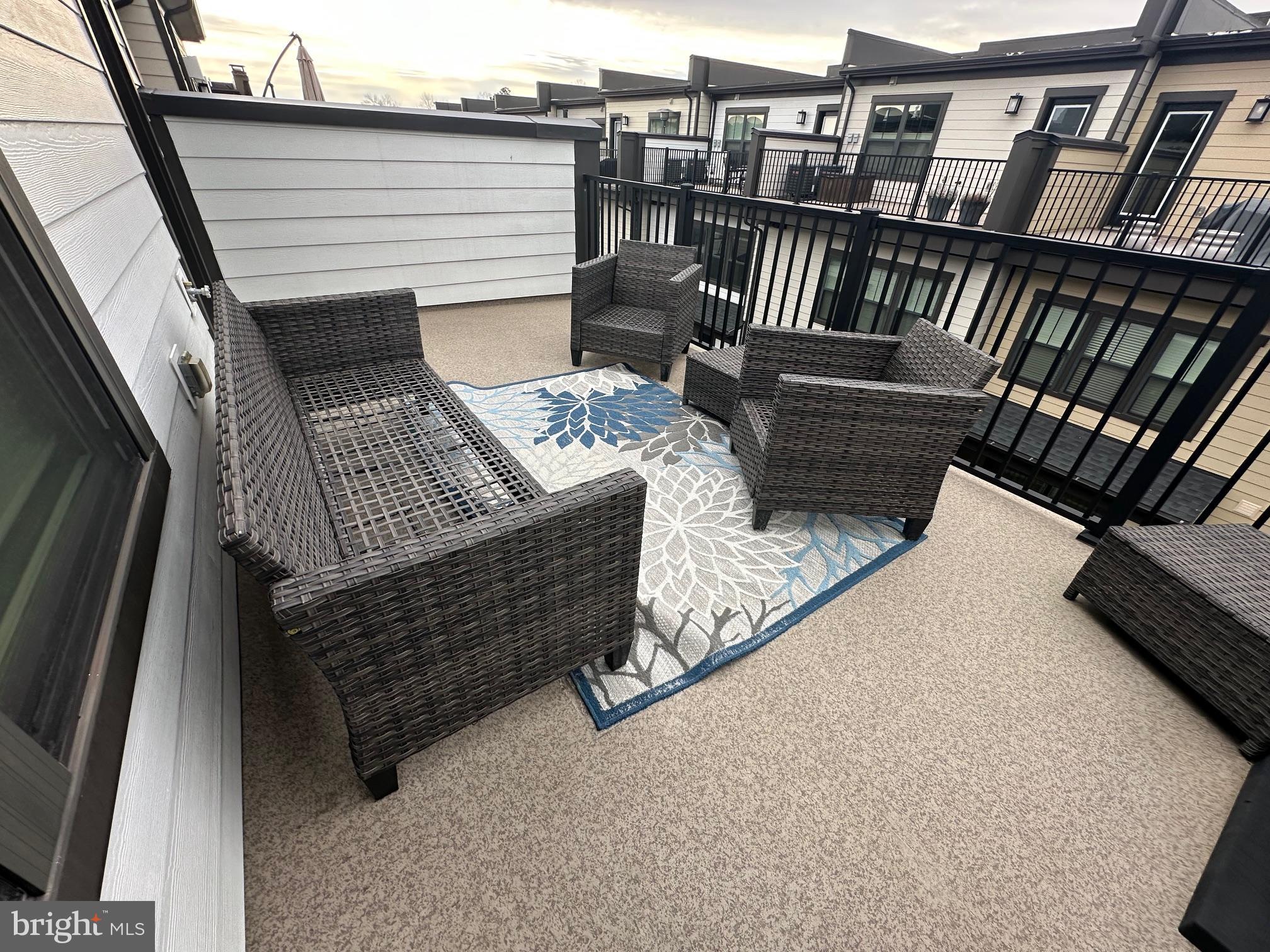 209 MARKET SQUARE NW 17