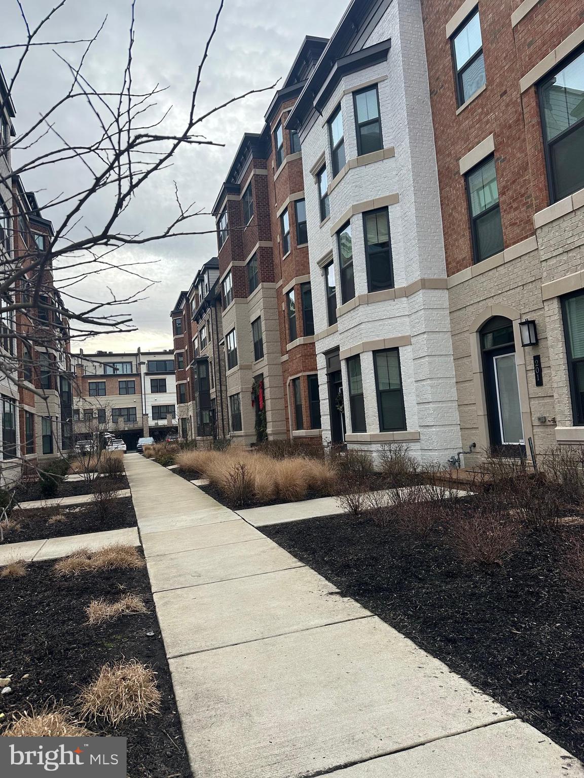 209 MARKET SQUARE NW 17