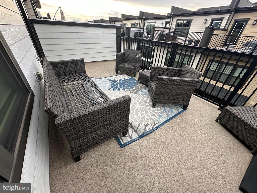 209 MARKET SQUARE NW 17