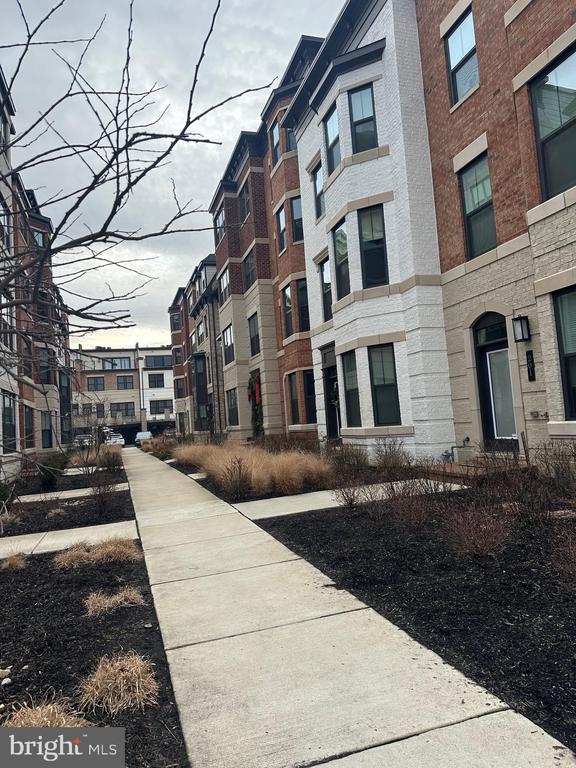 209 MARKET SQUARE NW 17
