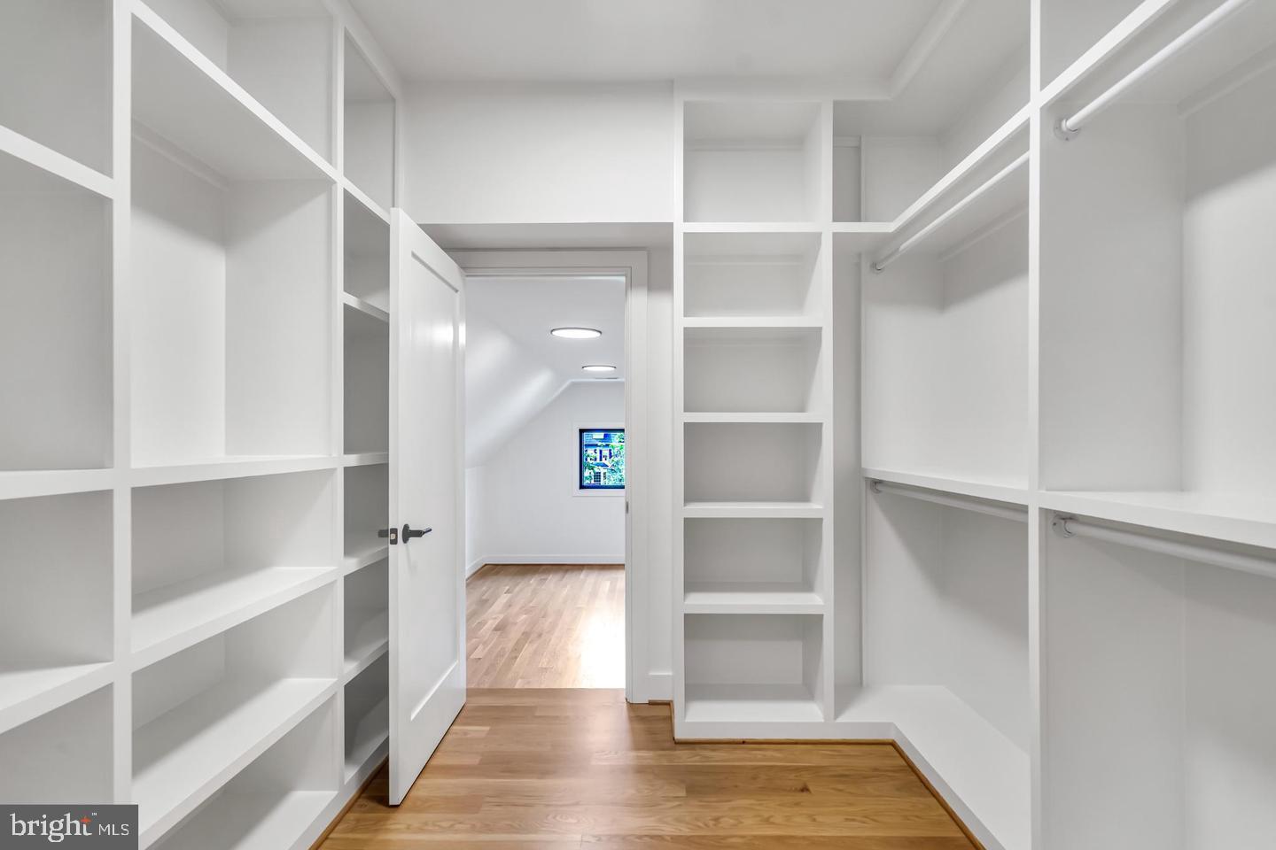 930 FAIRWAY DRIVE NE