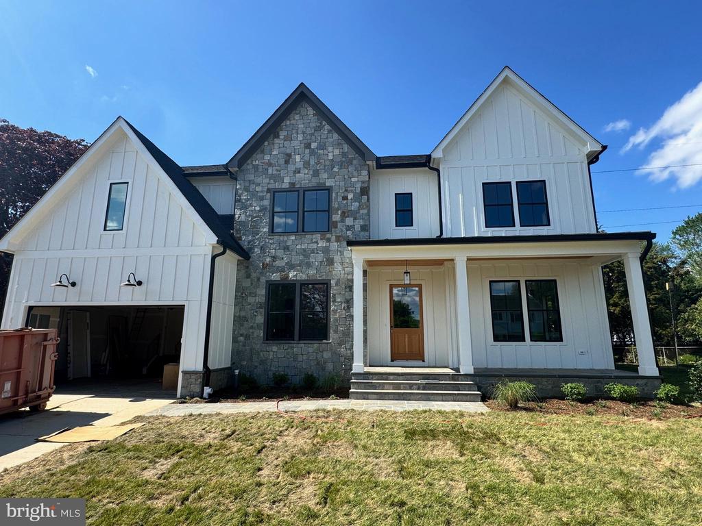 930 FAIRWAY DRIVE NE