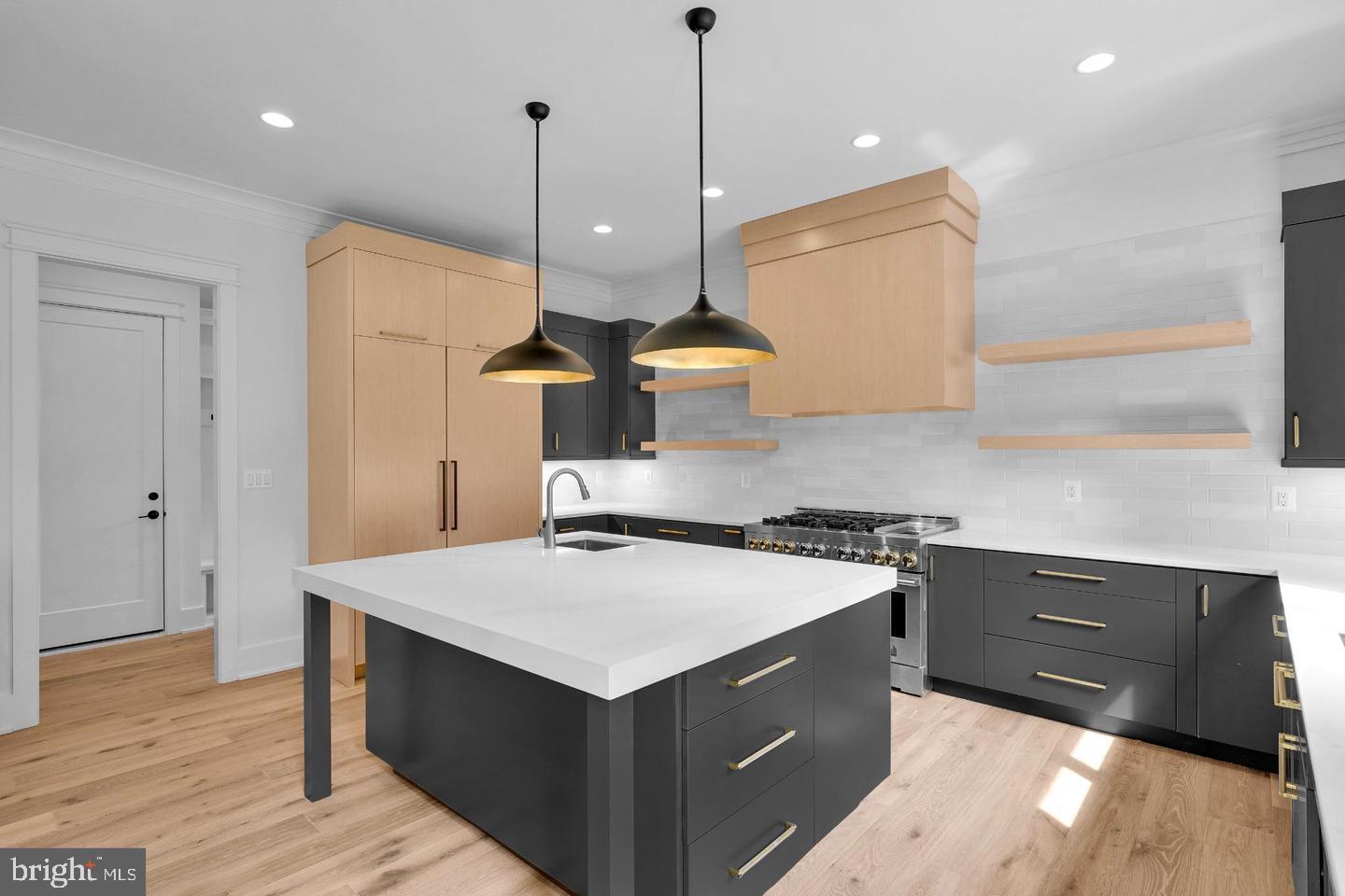 930 FAIRWAY DRIVE NE