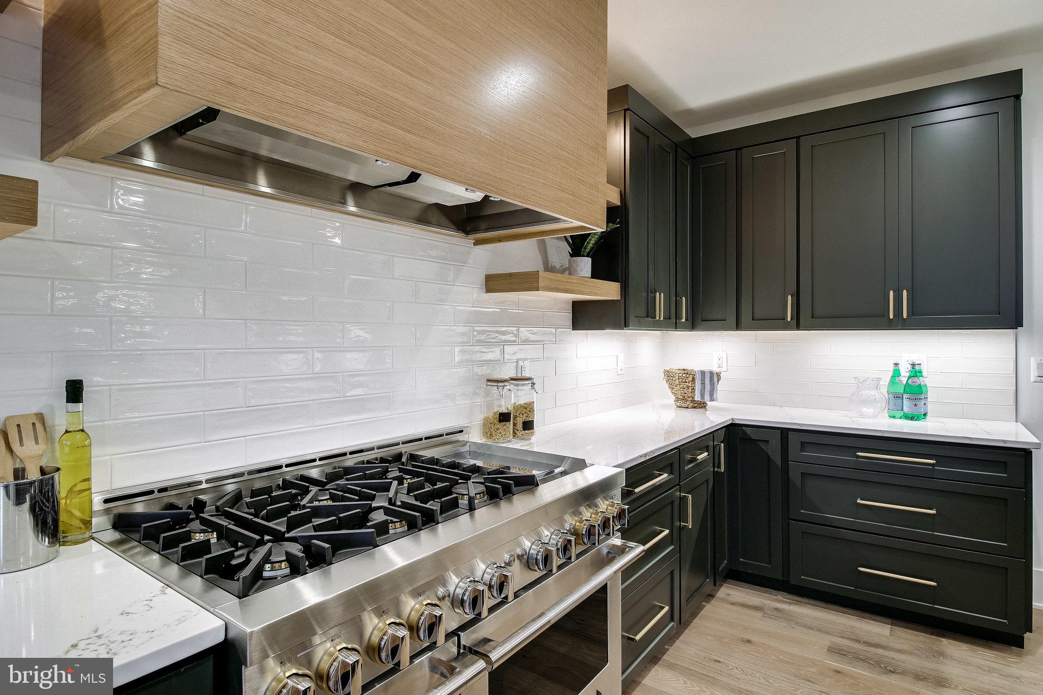 930 FAIRWAY DRIVE NE