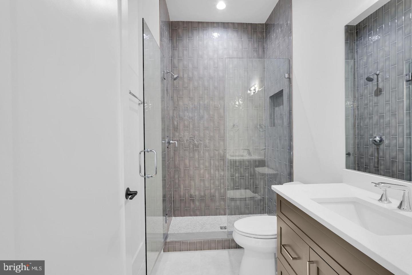 930 FAIRWAY DRIVE NE