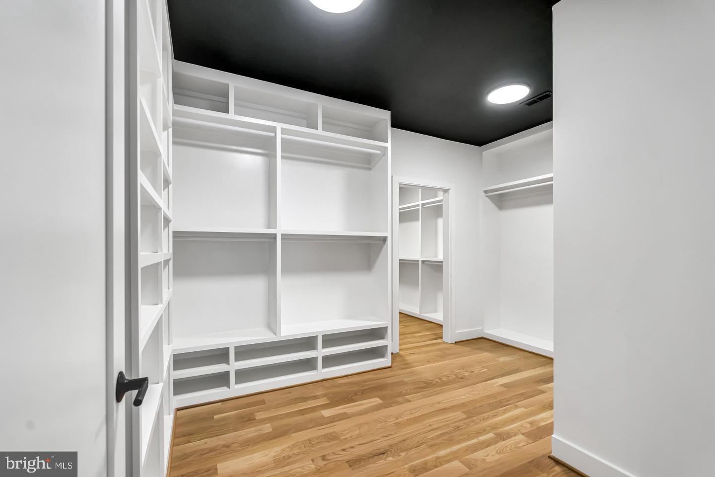 930 FAIRWAY DRIVE NE