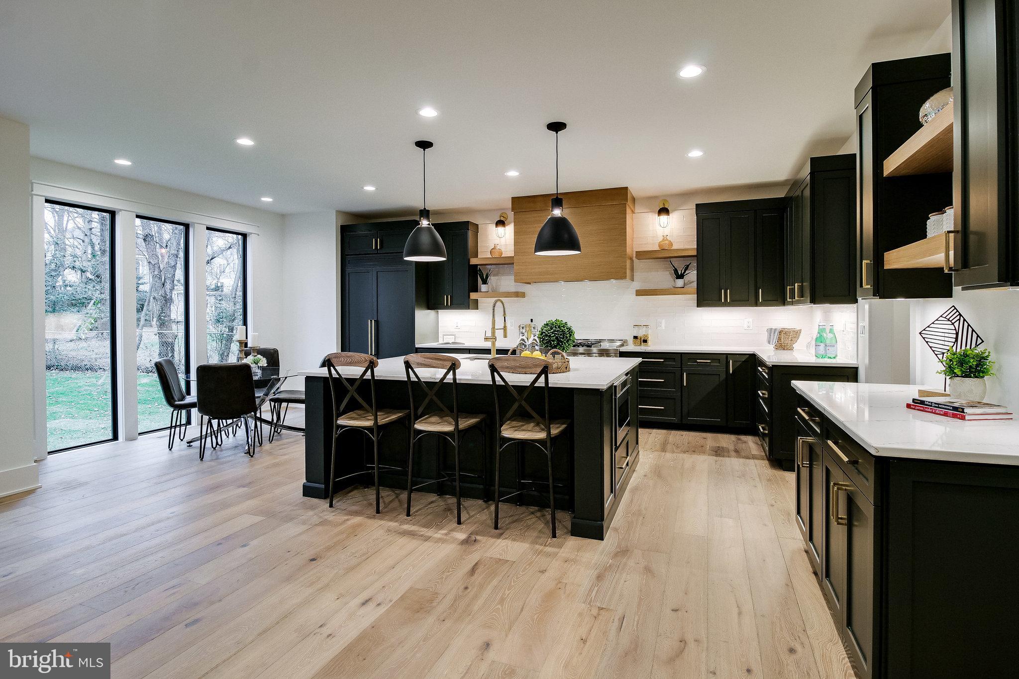 930 FAIRWAY DRIVE NE