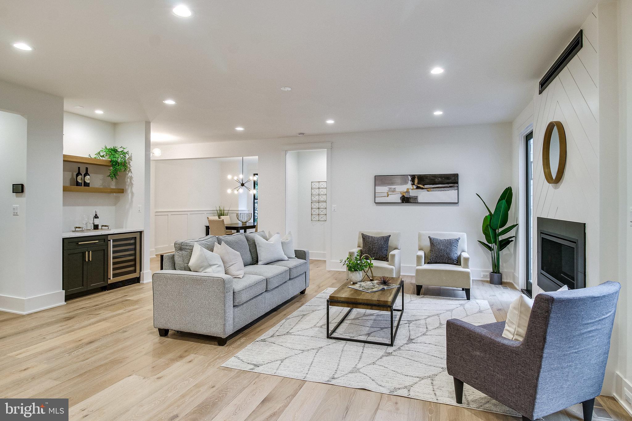 930 FAIRWAY DRIVE NE