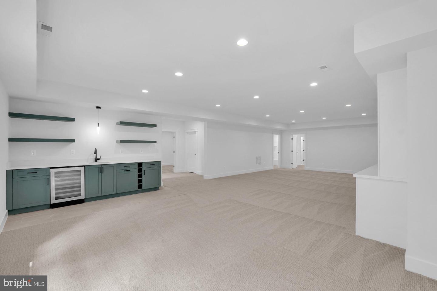 930 FAIRWAY DRIVE NE