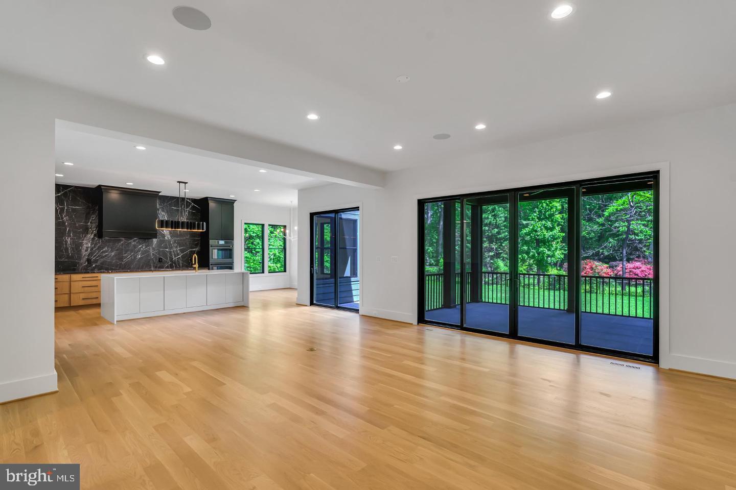 930 FAIRWAY DRIVE NE