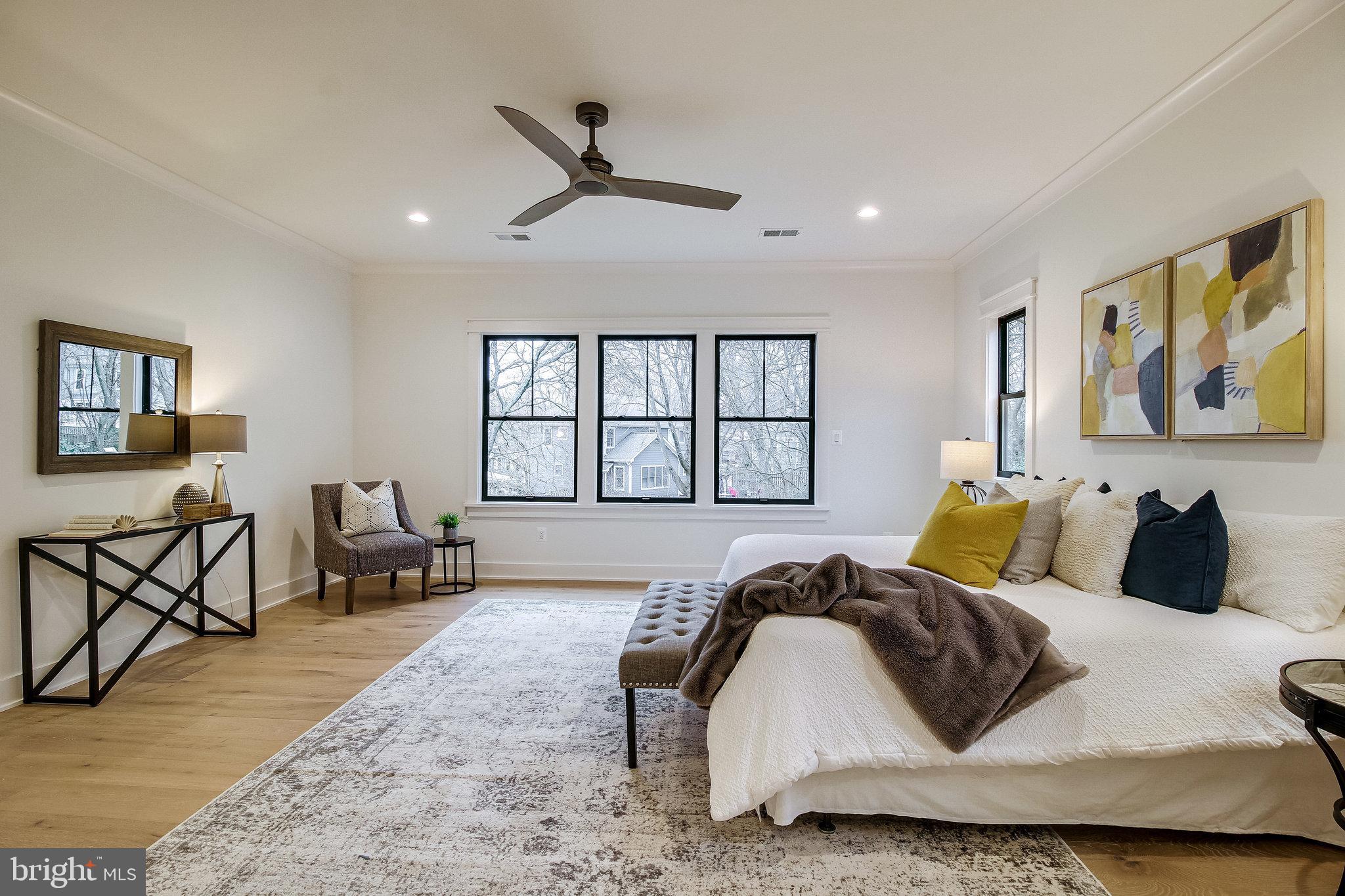 930 FAIRWAY DRIVE NE