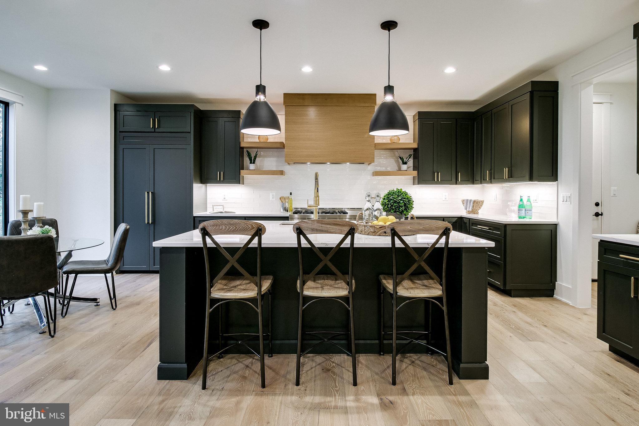 930 FAIRWAY DRIVE NE