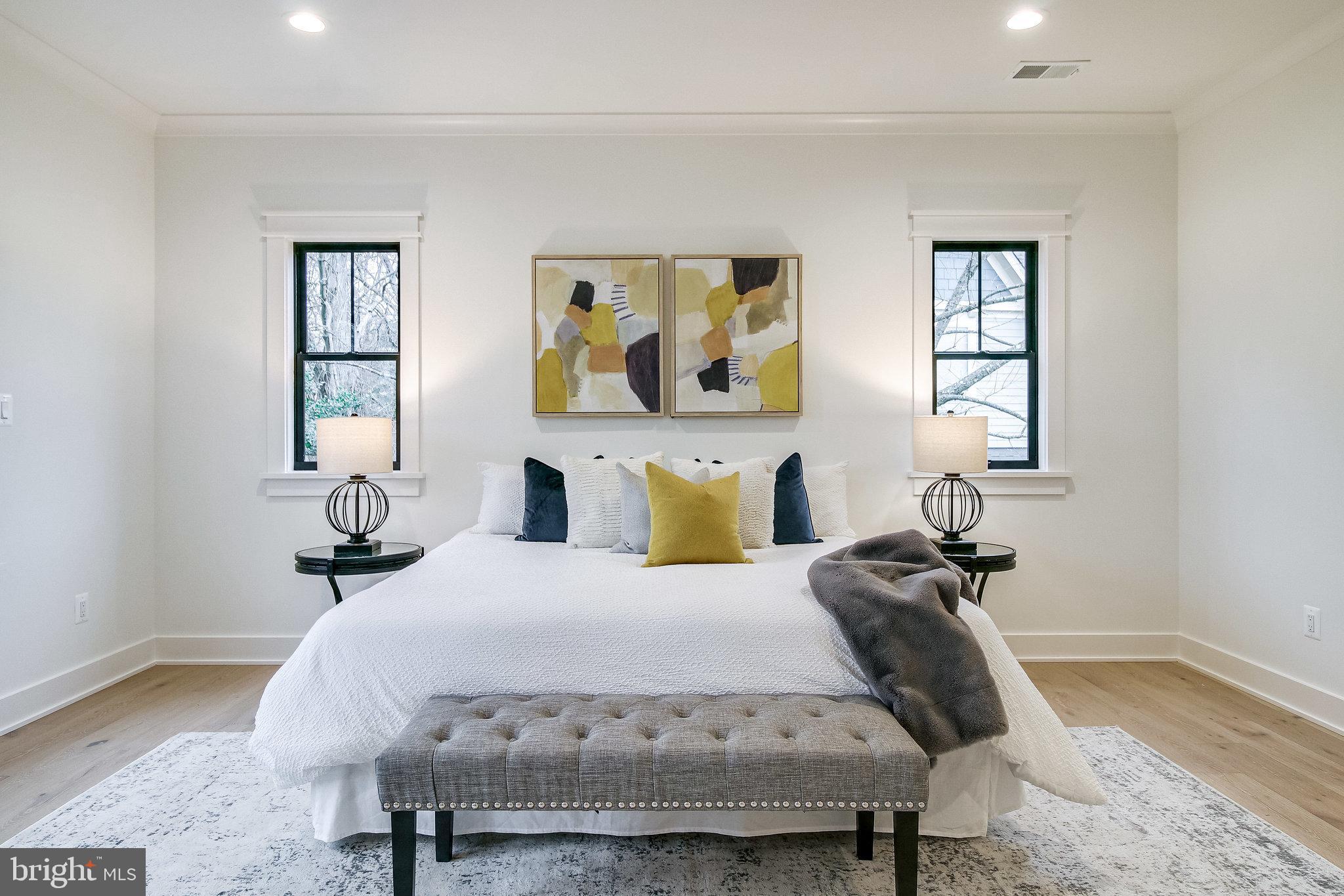 930 FAIRWAY DRIVE NE