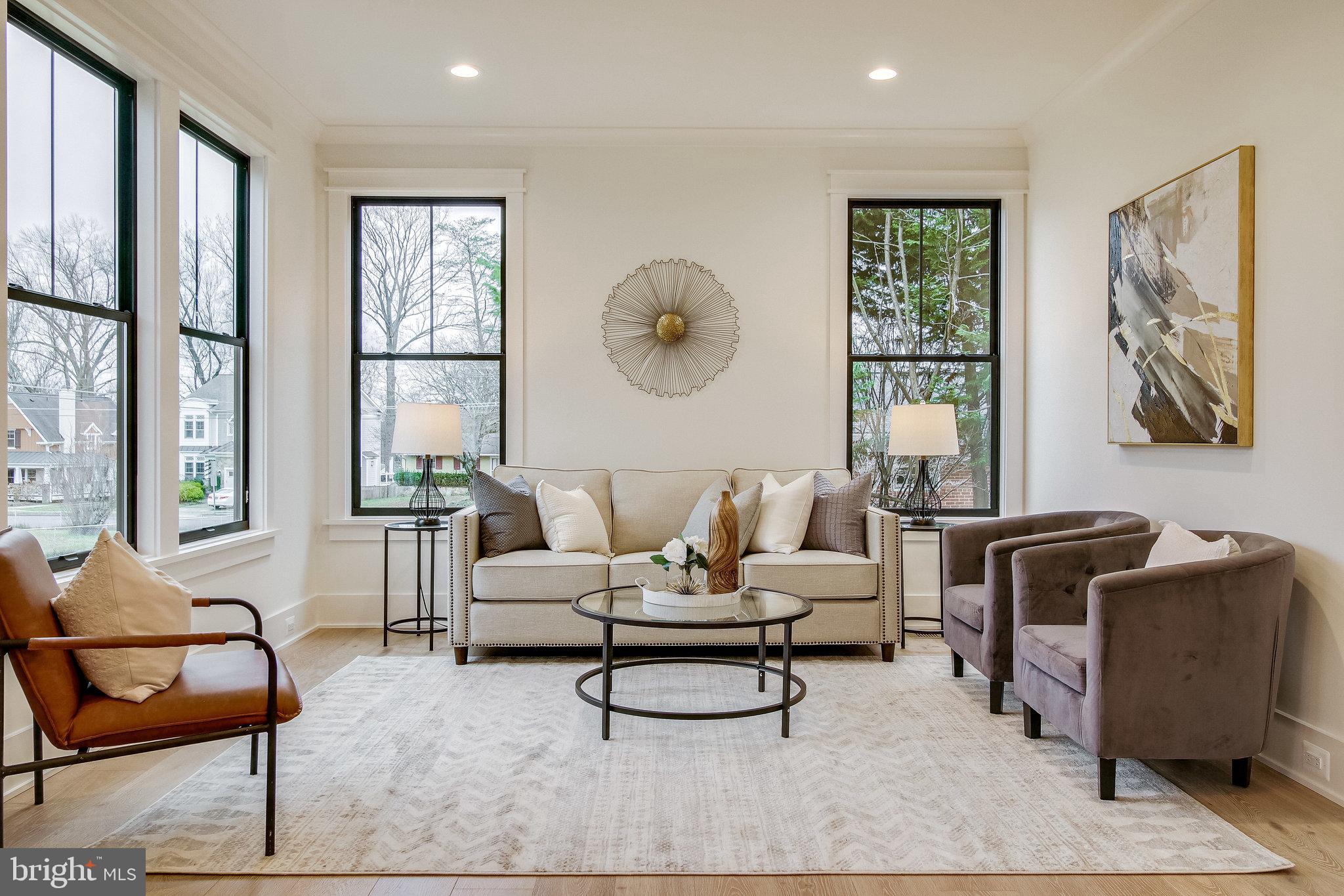 930 FAIRWAY DRIVE NE