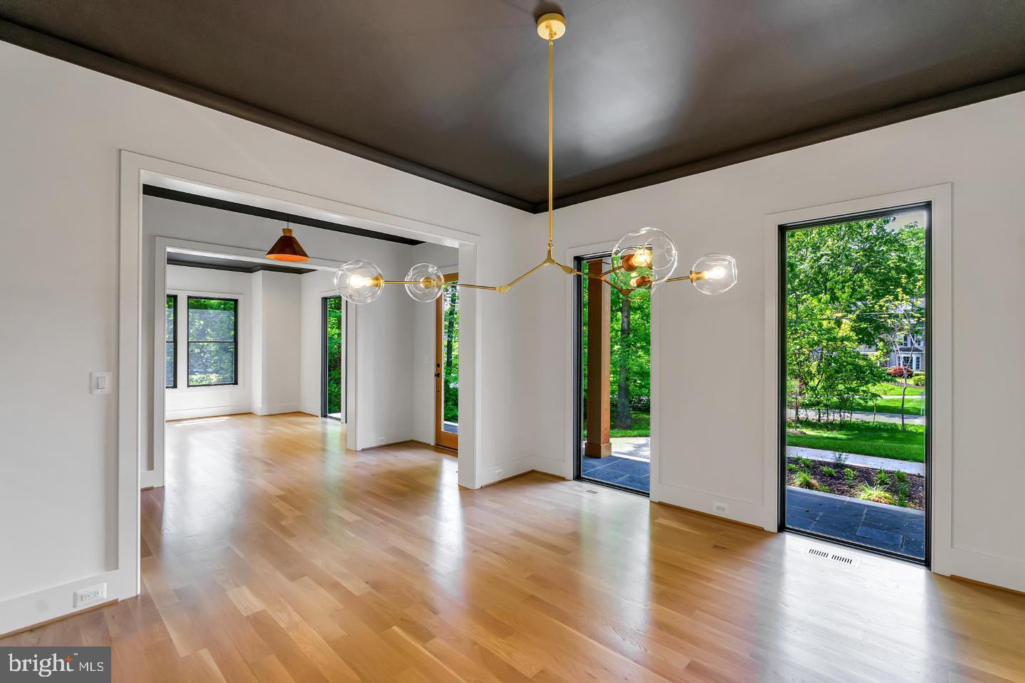 930 FAIRWAY DRIVE NE