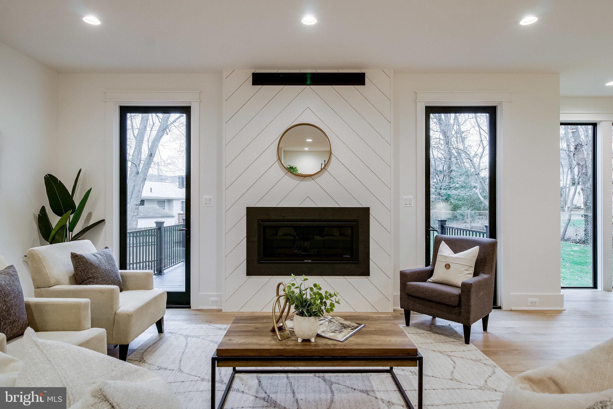 930 FAIRWAY DRIVE NE