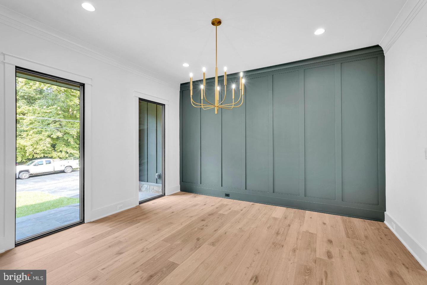 930 FAIRWAY DRIVE NE