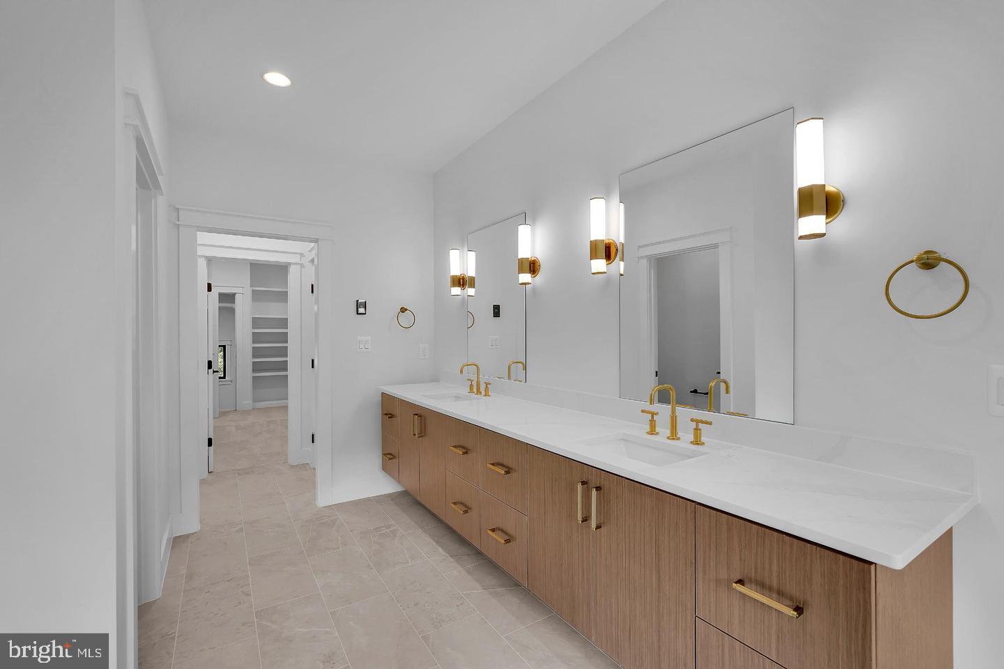 930 FAIRWAY DRIVE NE