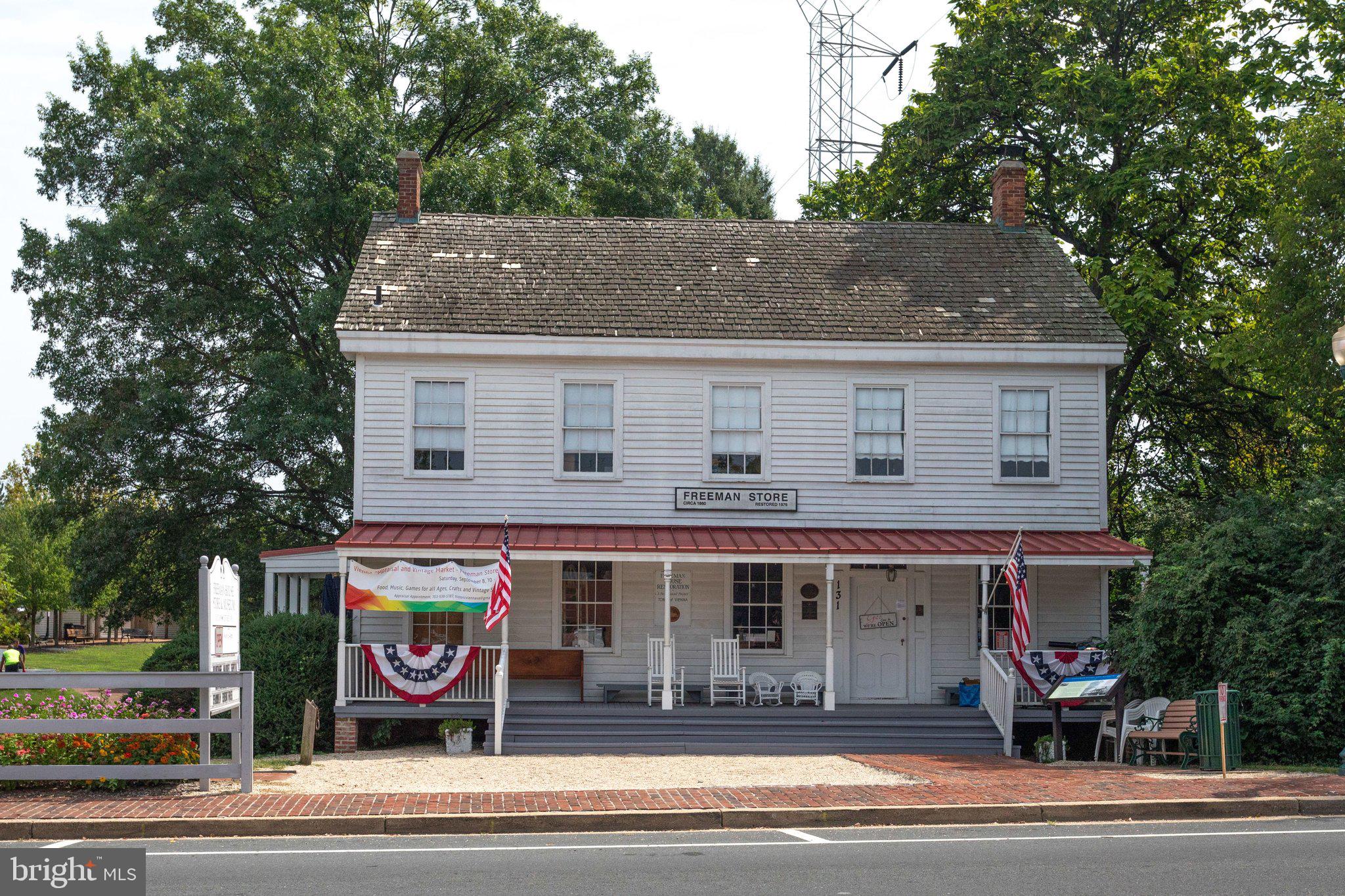 203 LOCUST STREET SW