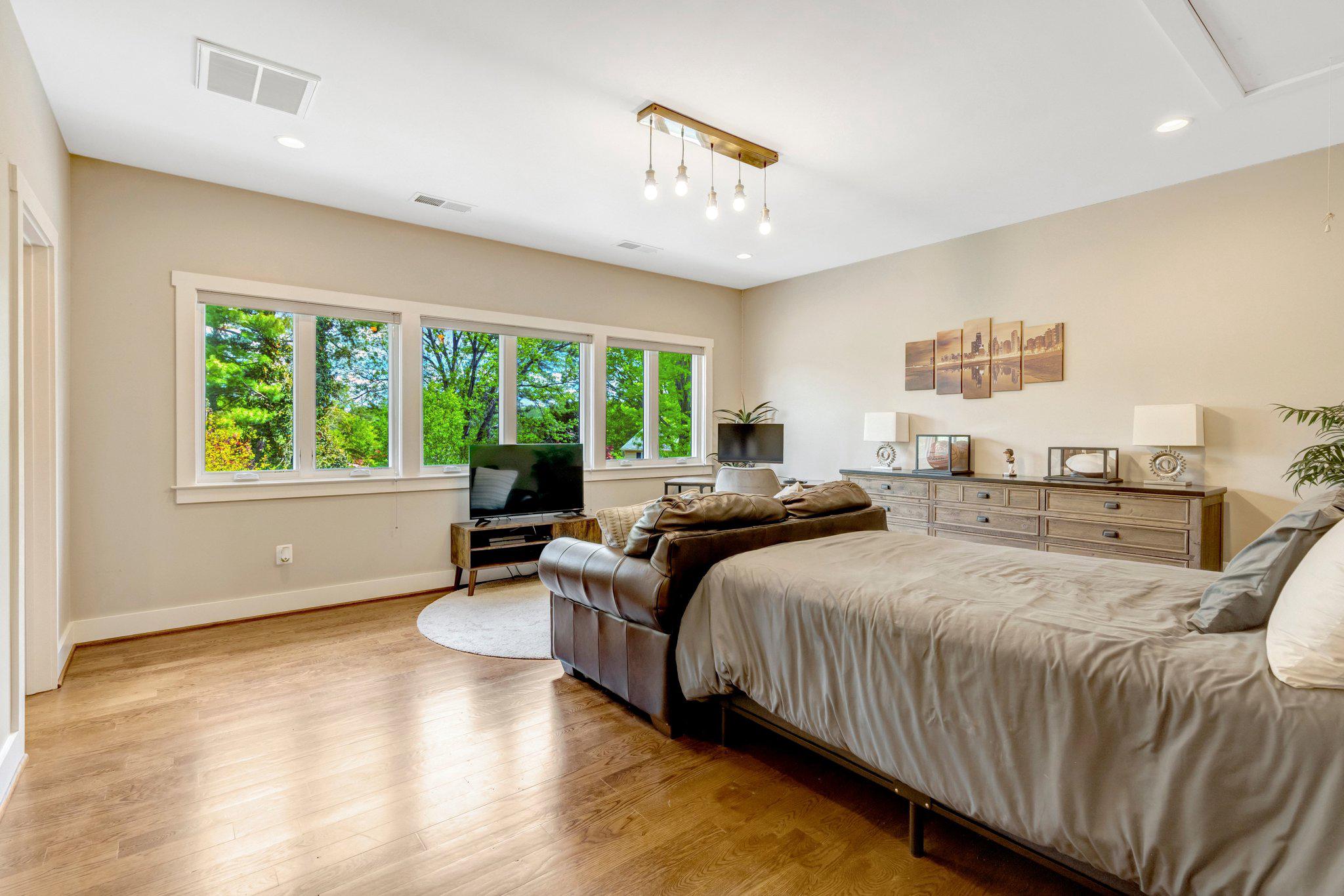 1712 ABBEY OAK DRIVE
