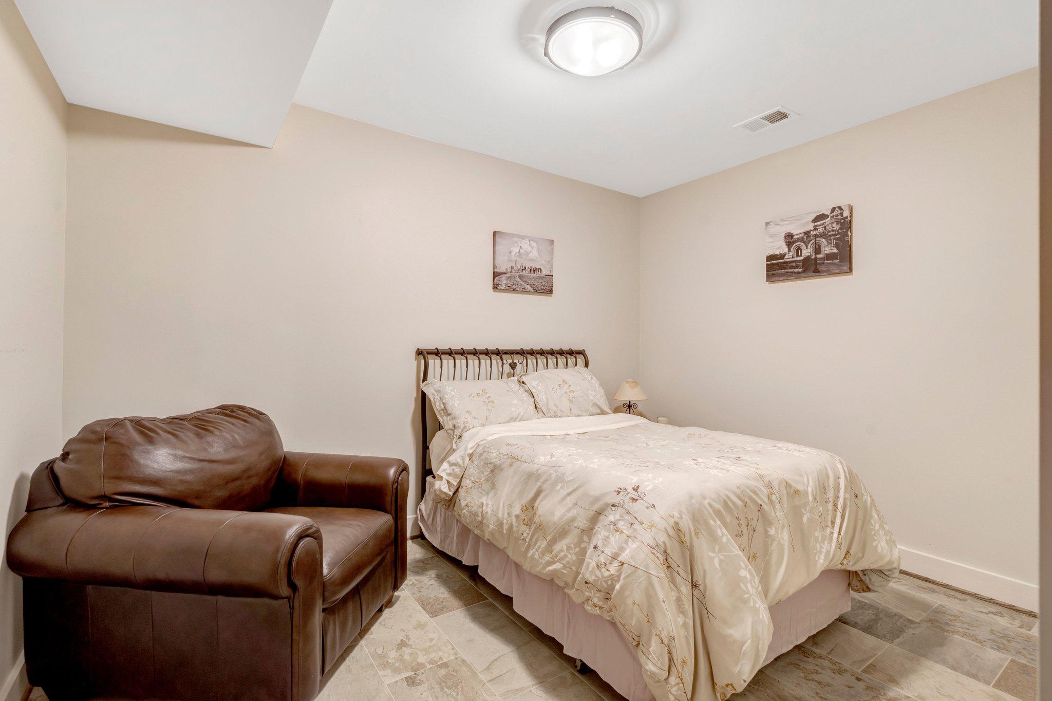 1712 ABBEY OAK DRIVE