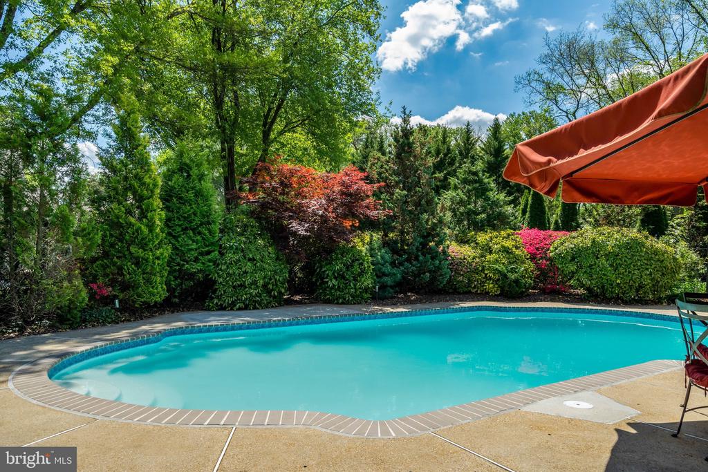 1712 ABBEY OAK DRIVE