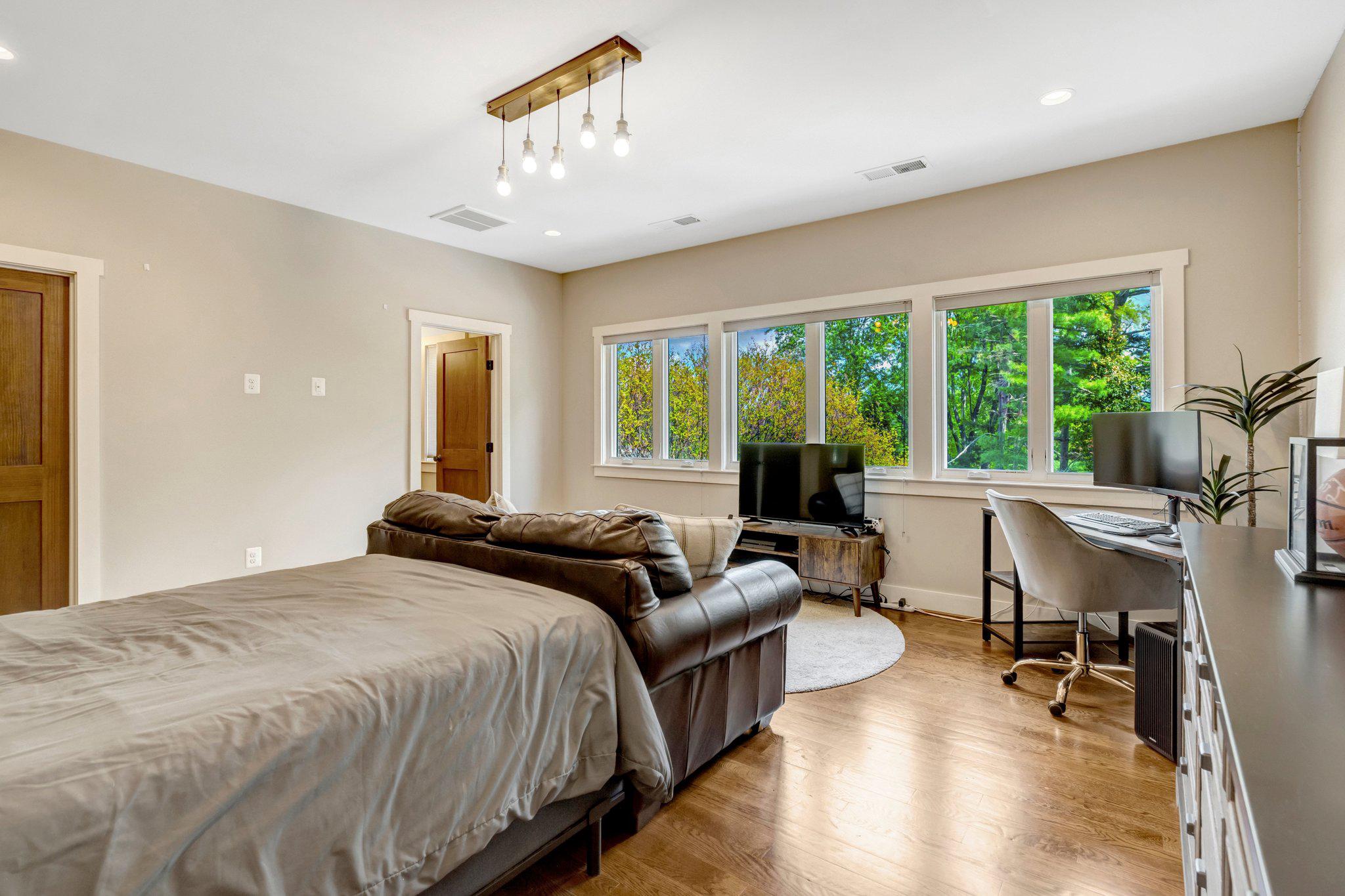 1712 ABBEY OAK DRIVE