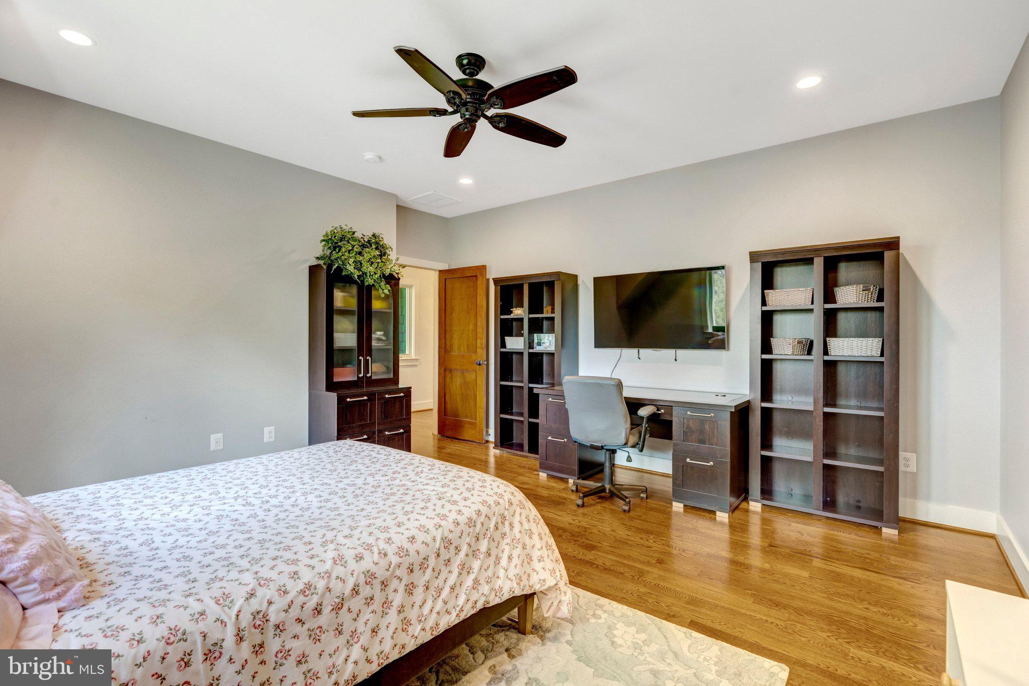 1712 ABBEY OAK DRIVE