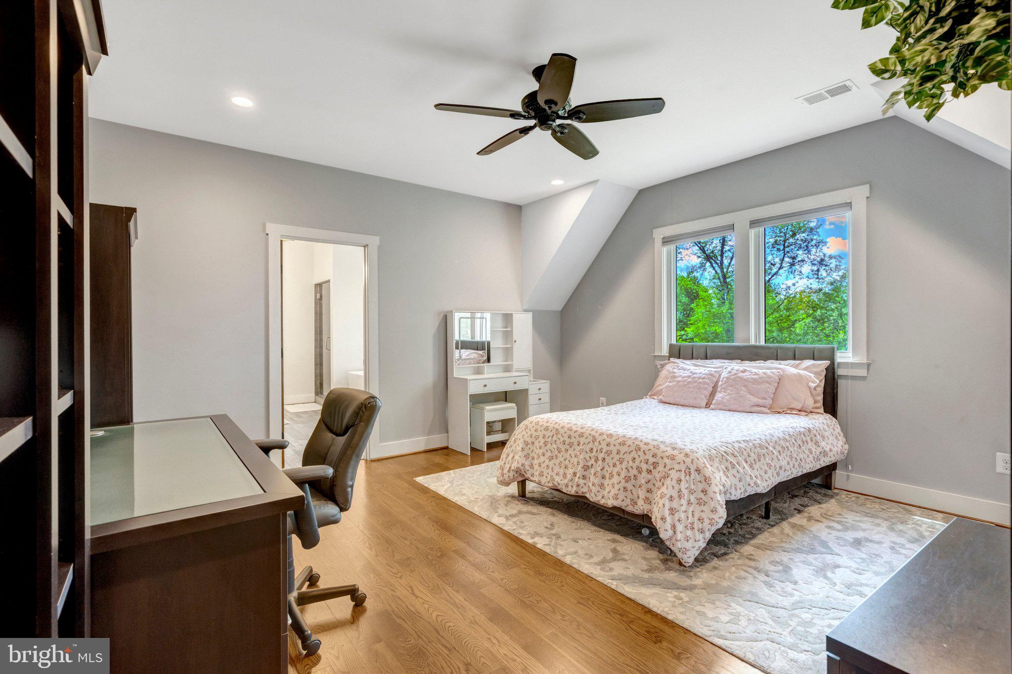 1712 ABBEY OAK DRIVE