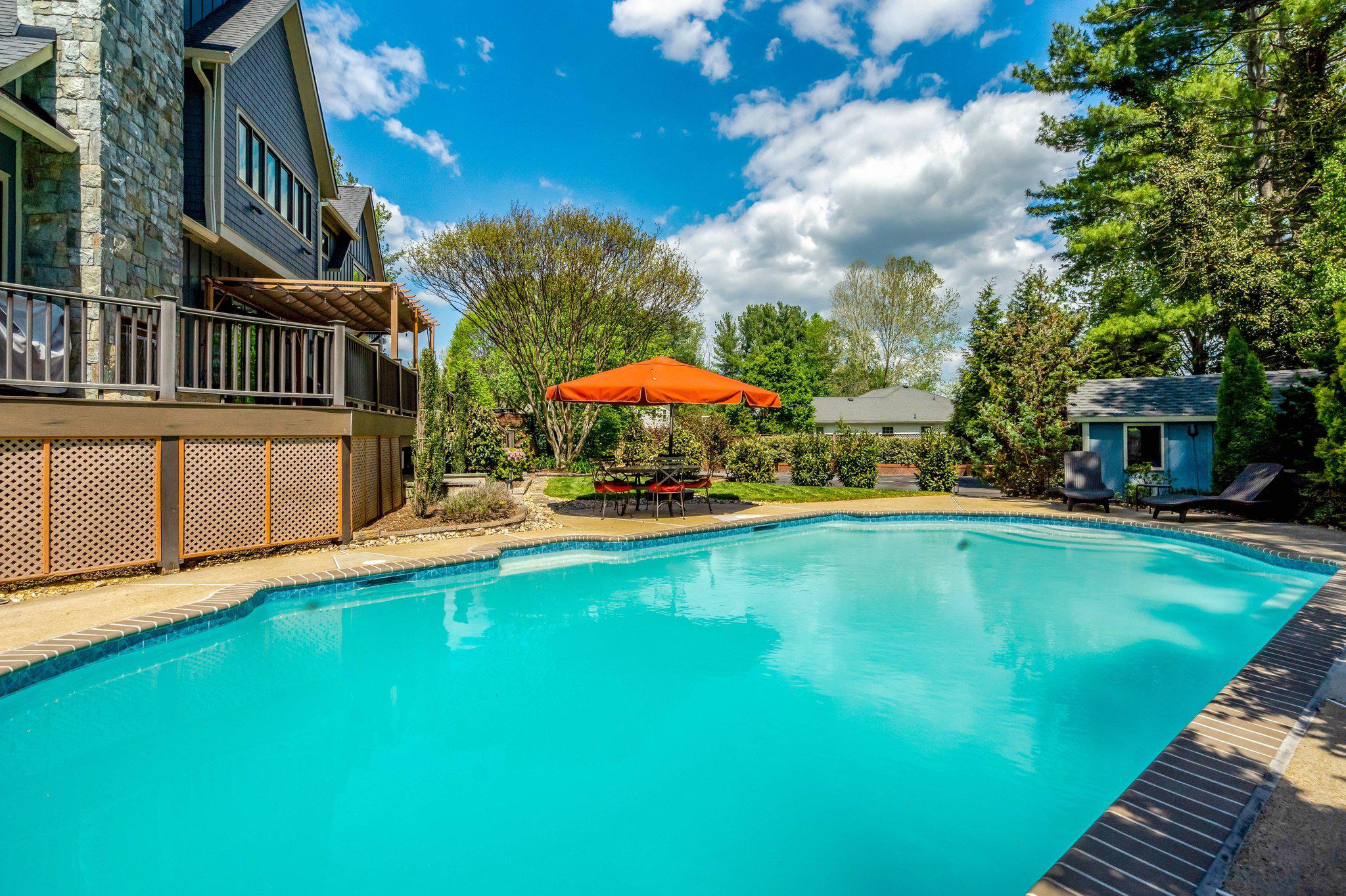 1712 ABBEY OAK DRIVE