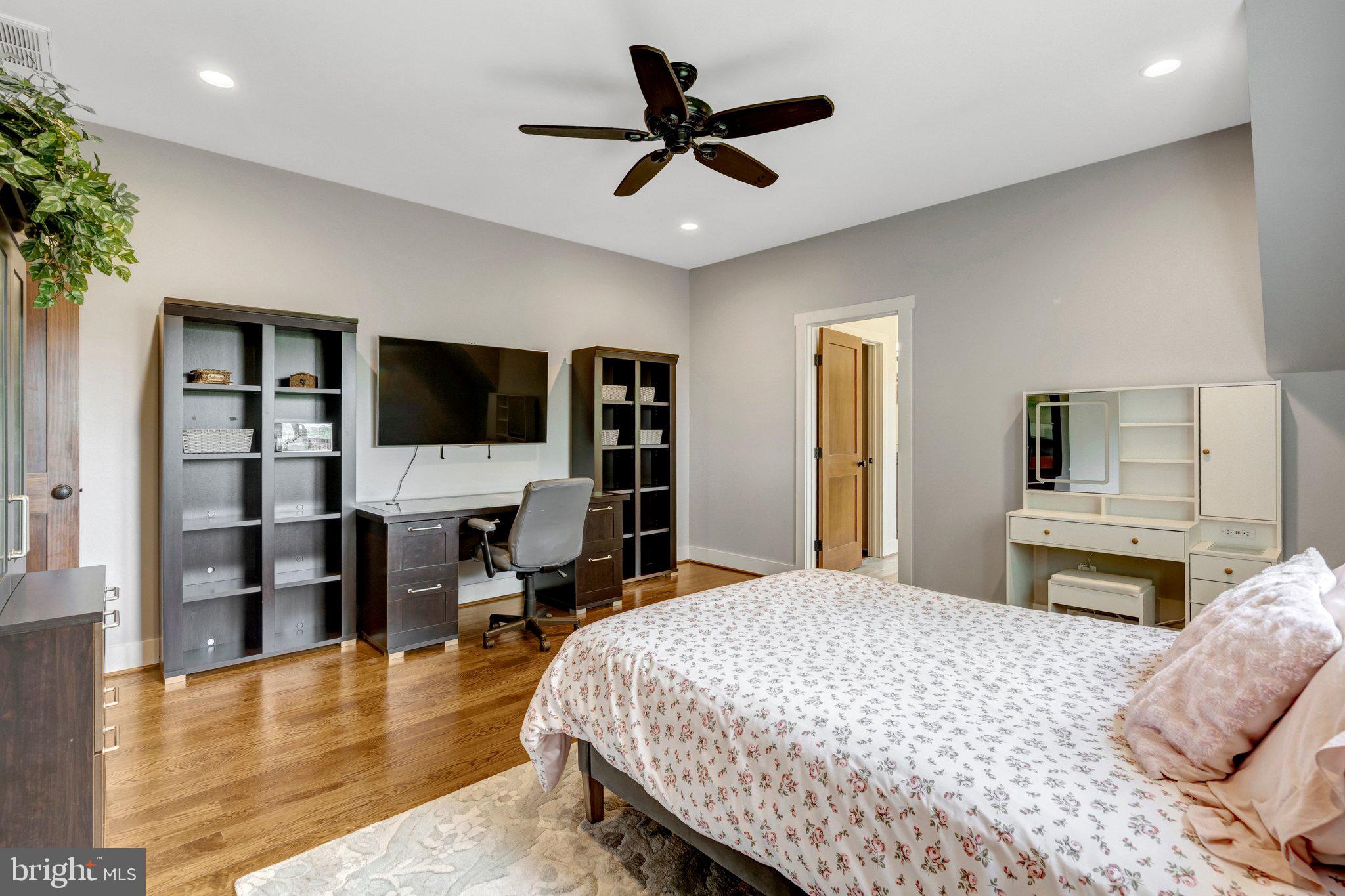 1712 ABBEY OAK DRIVE