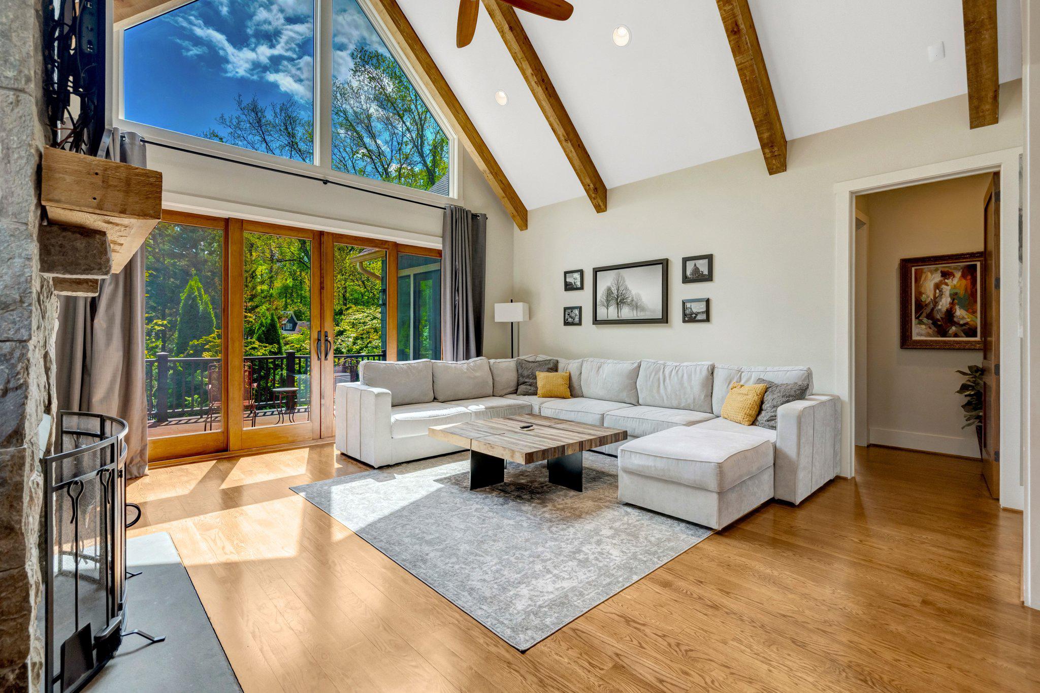 1712 ABBEY OAK DRIVE