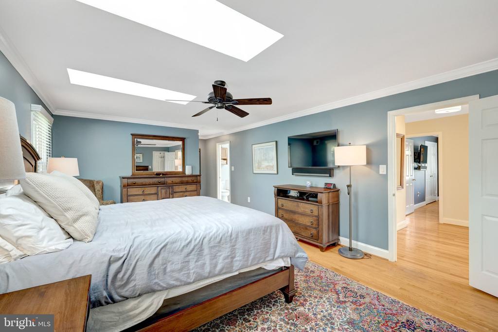 2114 GALLOPING WAY