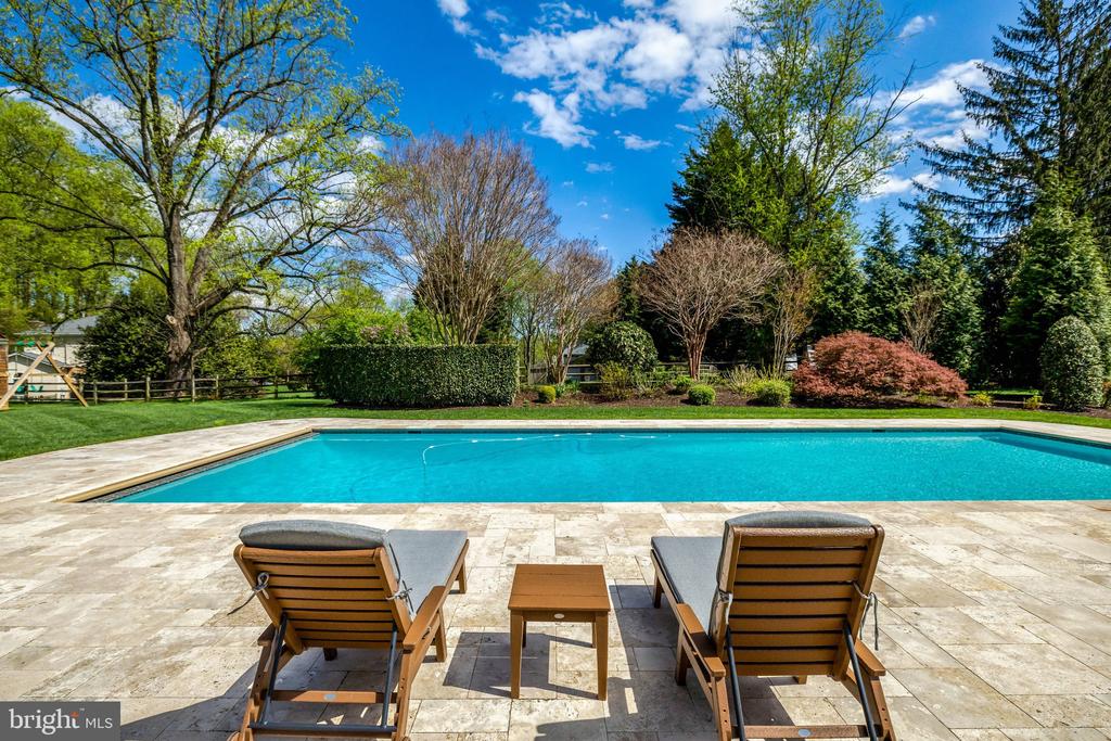 2114 GALLOPING WAY