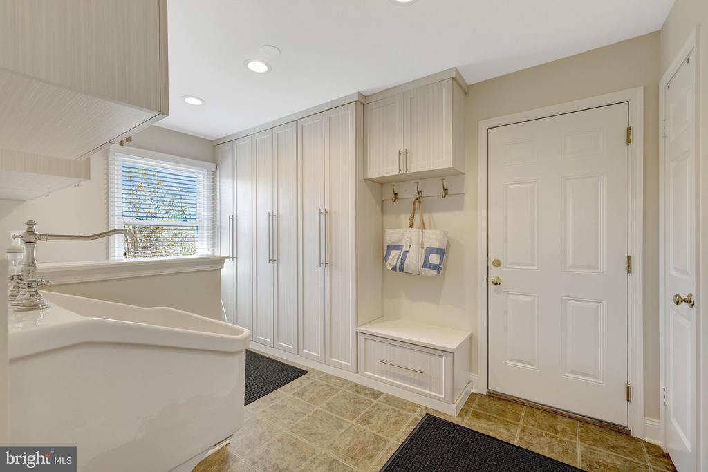 2114 GALLOPING WAY